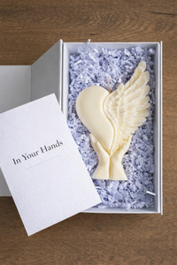 Załaduj obraz do przeglądarki galerii, Soy Vibe In Your Hands – Symbolic Handmade Soy Candle
