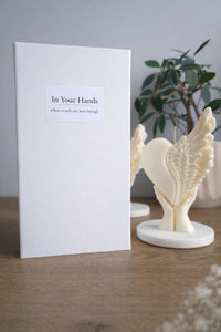Załaduj obraz do przeglądarki galerii, Soy Vibe In Your Hands – Symbolic Handmade Soy Candle
