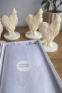 Załaduj obraz do przeglądarki galerii, Soy Vibe In Your Hands – Symbolic Handmade Soy Candle
